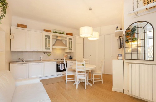 Porta Volta Apartment | Located on the second floor of a typical Milanese condominium, this two-room apartment combines comfort and contemporary style. The flat features a fully equipped kitchen, ideal for those who love to cook and host. You will find a hob, oven, fridge, dish