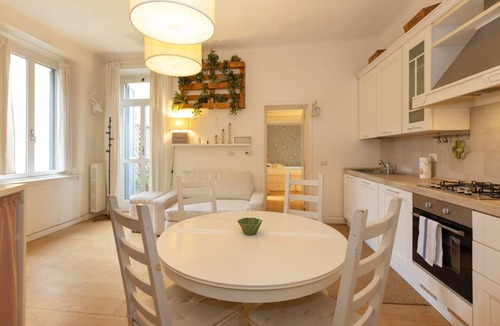 Porta Volta Apartment | Located on the second floor of a typical Milanese condominium, this two-room apartment combines comfort and contemporary style. The flat features a fully equipped kitchen, ideal for those who love to cook and host. You will find a hob, oven, fridge, dish
