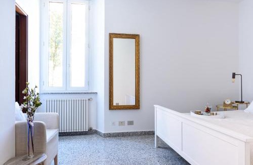 Como Apartment | Lora Como Apartment, free private parking, self check in