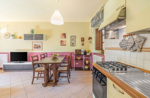 Cutigliano Apartment | Lovely apartment for 4 people with WIFI, pool, TV and pets allowed