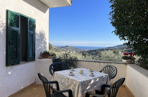 Torrazza Apartment | Lovely apartment for 5 guests with A/C, WIFI, TV, terrace, pets allowed and panoramic view