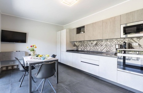 Artallo Apartment | Lovely apartment for 6 people with A/C, pool, WIFI, TV, terrace and pets allowed