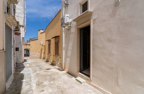 Alezio Apartment | Luxury Rooms - Daniela Apartment with Wi-Fi and Air Conditioning