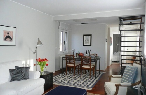 Dorsoduro Apartment | Luxury, sunny 1 bedroom apartment with large panoramic roof terrace.