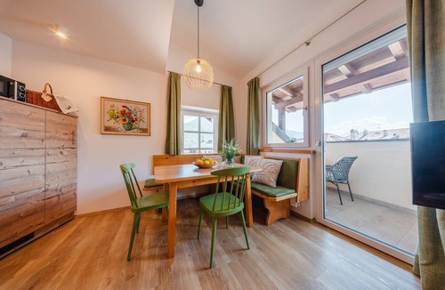 Nalles Apartment | Maisonette with Timeless Elegance & Panoramic Views