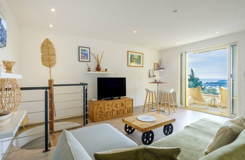 Espero-Pax Apartment | Mediterranean Escape Between the Sea and the Esterel Mountains