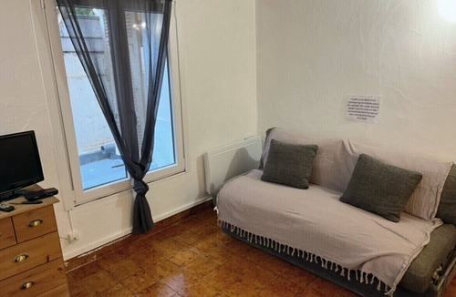 Thiers Apartment | Mezzanine studio 1.2 km from the sea