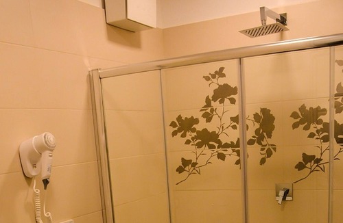 Castel Gandolfo Bed & Breakfast | Michelangelo room at Atlantis Inn