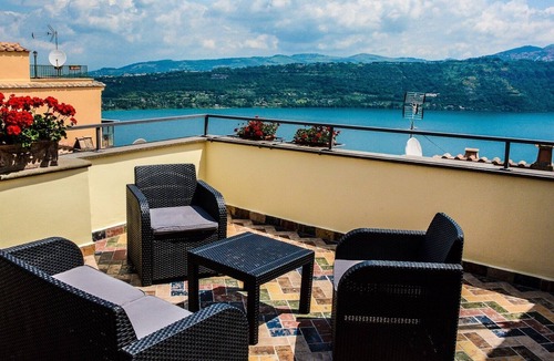 Castel Gandolfo Bed & Breakfast | Michelangelo room at Atlantis Inn