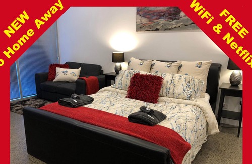 Alexandria Apartment | 'Mike's On Mac' - Trendy Inner City Accomodation