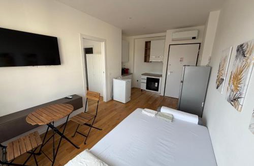 Segnano Apartment | Milano Bicocca M5 - 5 Suites & Parking