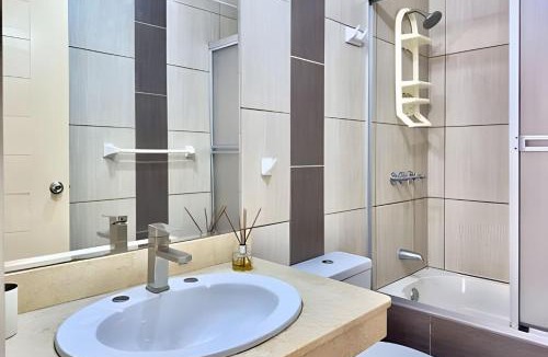 San Antonio Apartment | Miraflores Gigante 170 m²: 3BR, Cochera y WiFi Pro