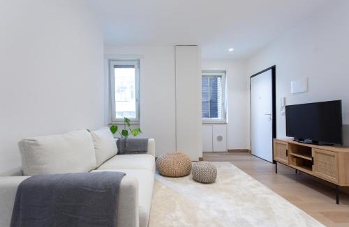 Tricolore Apartment | Modern Peaceful Flat in the City Centre