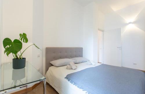 Tricolore Apartment | Modern Peaceful Flat in the City Centre