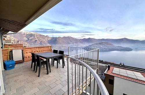 Plassi Apartment | Modern vacation apartment with breathtaking lake and mountain views