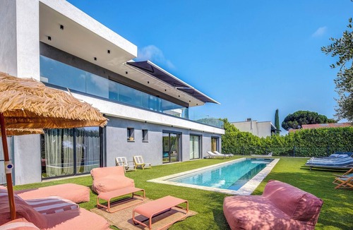 Nice Villa | Modern villa in Nice with sea view, private pool without view