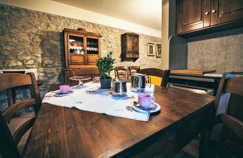 Molazzana Villa | Molazzana, Ideal large groups, private pool, views, walk to restaurant.