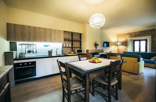 Molazzana Villa | Molazzana, Ideal large groups, private pool, views, walk to restaurant.