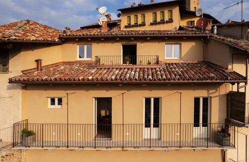 Monforte d'Alba Apartment | MON Suite - Two Bedroom Apartment, Sleeps 4