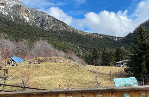 Saint-Dalmas Ski Chalet | Mountain chalet, close to ski slopes and sporting activities.