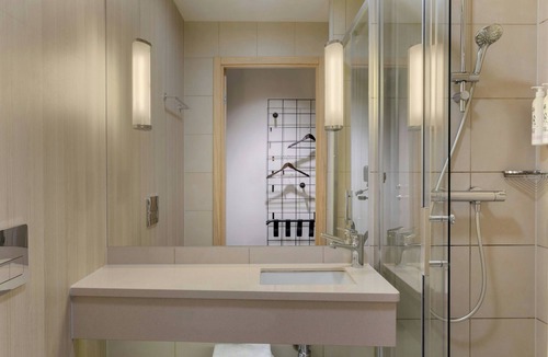 Somma Lombardo Hotel | MOXY Milan Malpensa Airport
