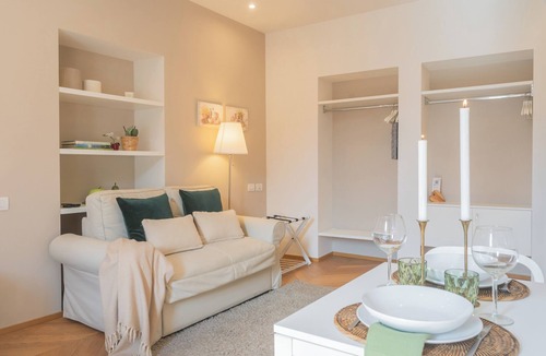 Como Apartment | MT Studio 1 - Studio Apartment, Sleeps 2