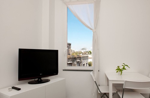 Quartieri Spagnoli Apartment | Nardones Studio Apartment by Wonderful Italy