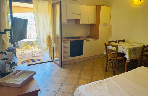 Limpiddu Apartment | New Orange Studio Apartment in Limpiddu, Budoni – Pool, Terrace, Wi-Fi