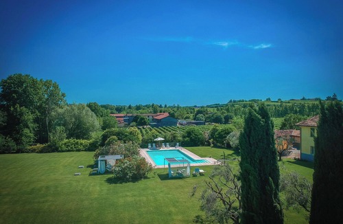 Pozzolengo Villa | Nice apartment in villa for 2 guests with pool, A/C, WIFI and pets allowed, close to Sirmione