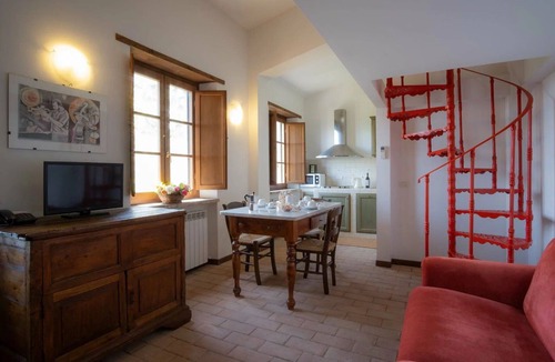 Agello Bed & Breakfast | Nice room with pool, A/C, WIFI, TV, patio, pets allowed and panoramic view, close to Perugia