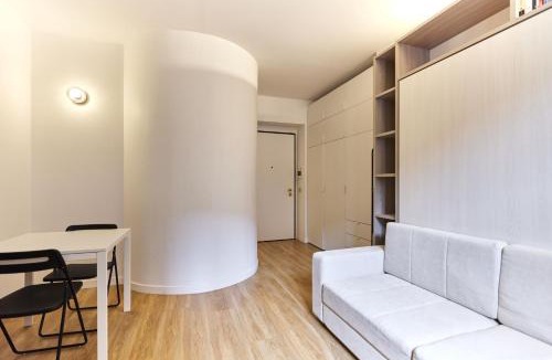 Zona Padova Apartment | Nolo studio walking distance from Loreto e Corso Buenos Aires