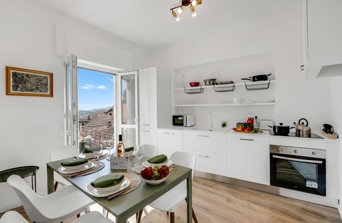 Levo Apartment | Nova Lake View - Flat with Balcony in Stresa, Stresa, Italy
