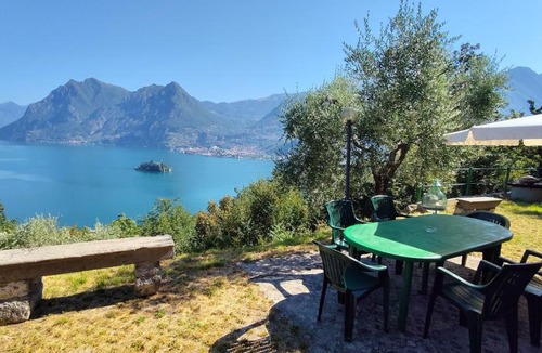 Monte Isola House | Oasi delle Querce casa nel bosco vista lago e comfort a Monte Isola