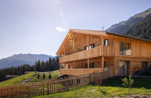 Pennes Apartment | Oberwidner Luma – Luxury Apartment with Mountain View and Private Terrace