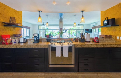 Isla Mujeres Villa | Oceanfront Luxury at Casa De Las Palmas/Isla Mujeres/8BR/10BA/Sleeps 16