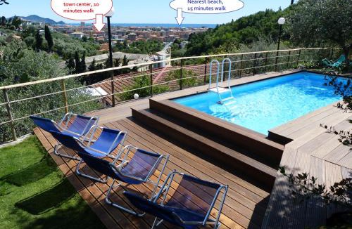 Chiavari House | Olive Press Lodge