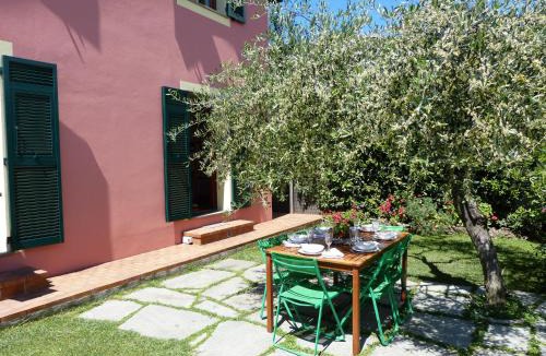 Chiavari House | Olive Press Lodge