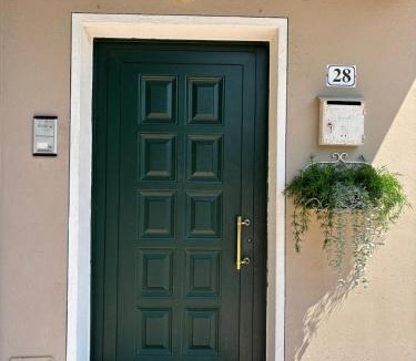 Monte House | Padenghe Olive House - Ground-Floor Lake View Amid Olives