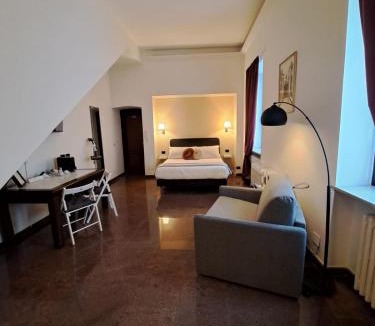 Vercelli House | Palazzo Cusani Charming Rooms