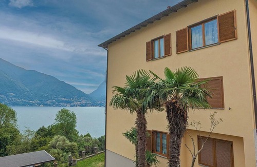 Santa Maria - Rezzonico Apartment | Panoramic balcony vacation apartment Paradiso with lake view on Lake Como