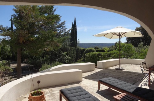 Castillon-du-Gard Villa | Peace, architecture and view on the Pont du Gard