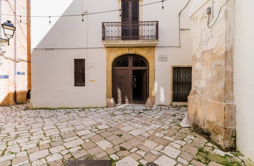 Otranto Historic Centre House | Penelope House Centro Storico: Modern Design, Wi-Fi & Air Conditioning