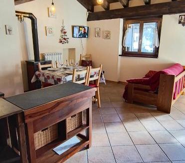 Periasc Apartment | Petit Royal - Maisons de Charme Valle d'Aosta - Appartamento per 6 persone - con Balcone, Giardino e Soppalco
