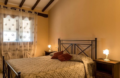 Le Piazze House | Pietre flat with double bedroom and living room with sofa bed