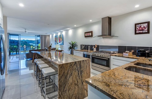 Hamilton Island Apartment | Poinciana 011 Deluxe 2 Bedroom Apartment Centrally Located With Golf Buggy