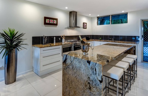 Hamilton Island Apartment | Poinciana 011 Deluxe 2 Bedroom Apartment Centrally Located With Golf Buggy