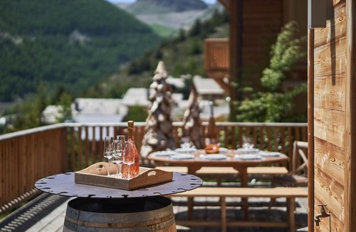 Saint-Etienne-de-Tinee Ski Chalet | Prestige 5 étoiles Chalet 6 Bed 5 Bath