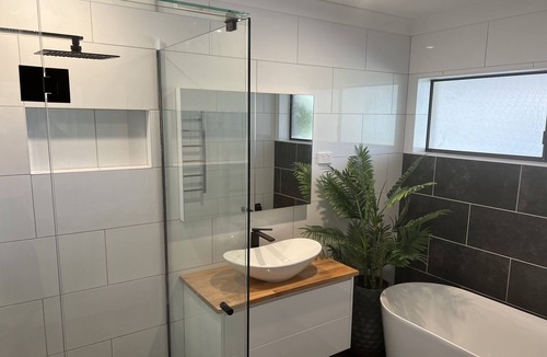 Glass House Mountains House | Private, secure 2 bedroom family home shared with owners