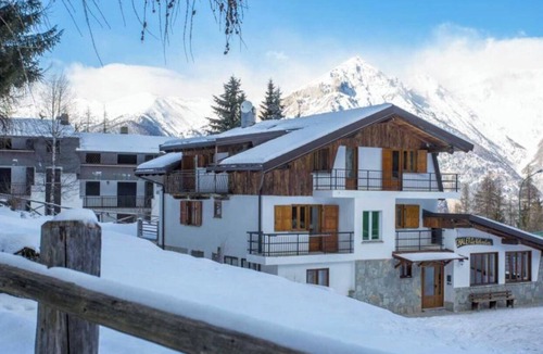 Sauze d'Oulx Ski Chalet | Private spacious Chalet set at the foot of the mountain trails in Sauze D'Oulx