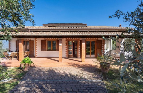Pergine Valdarno House | Private Villa with A/C, WIFI, private pool, TV, patio, pets allowed, panoramic view, close to Arezzo